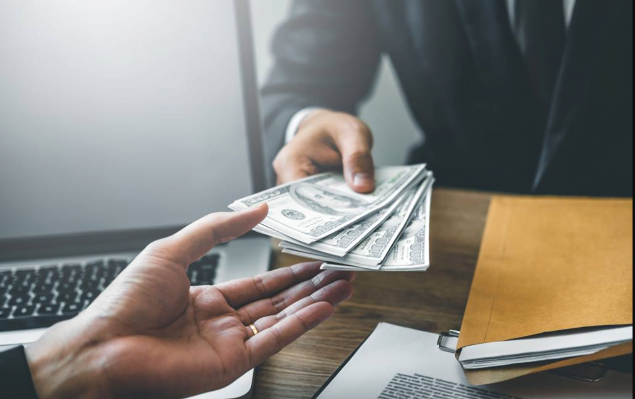 Proiecte investiționale în valoare de peste 5 milioane de dolari – trei beneficiari au semnat contractele de finanțare