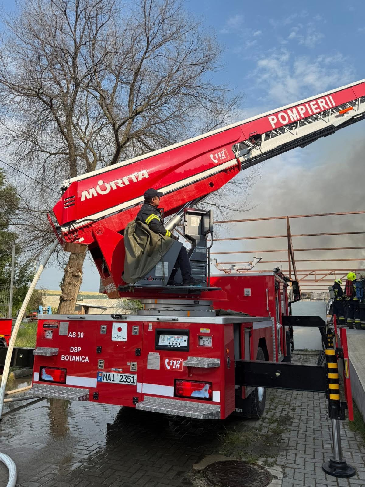 Incendiu de proporții la un depozit de mobilă din sectorul Botanica al Capitalei