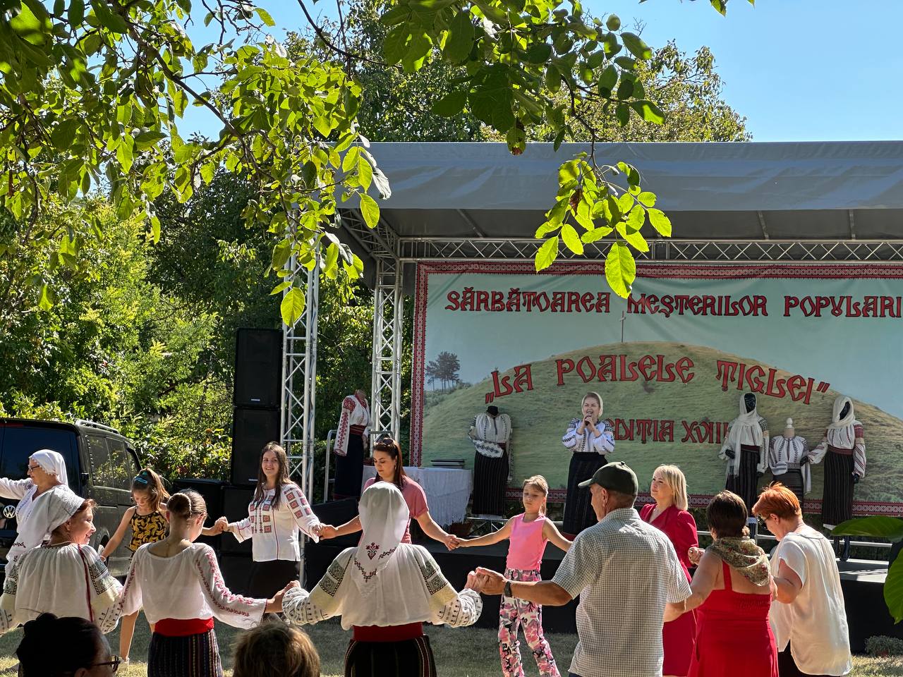FOTO// Festivalul „La Poalele Țiglei” 2025. Văsieni a găzduit ediția a XVIII-a a Sărbătorii Meșterilor Populari de Adormirea Maicii Domnului