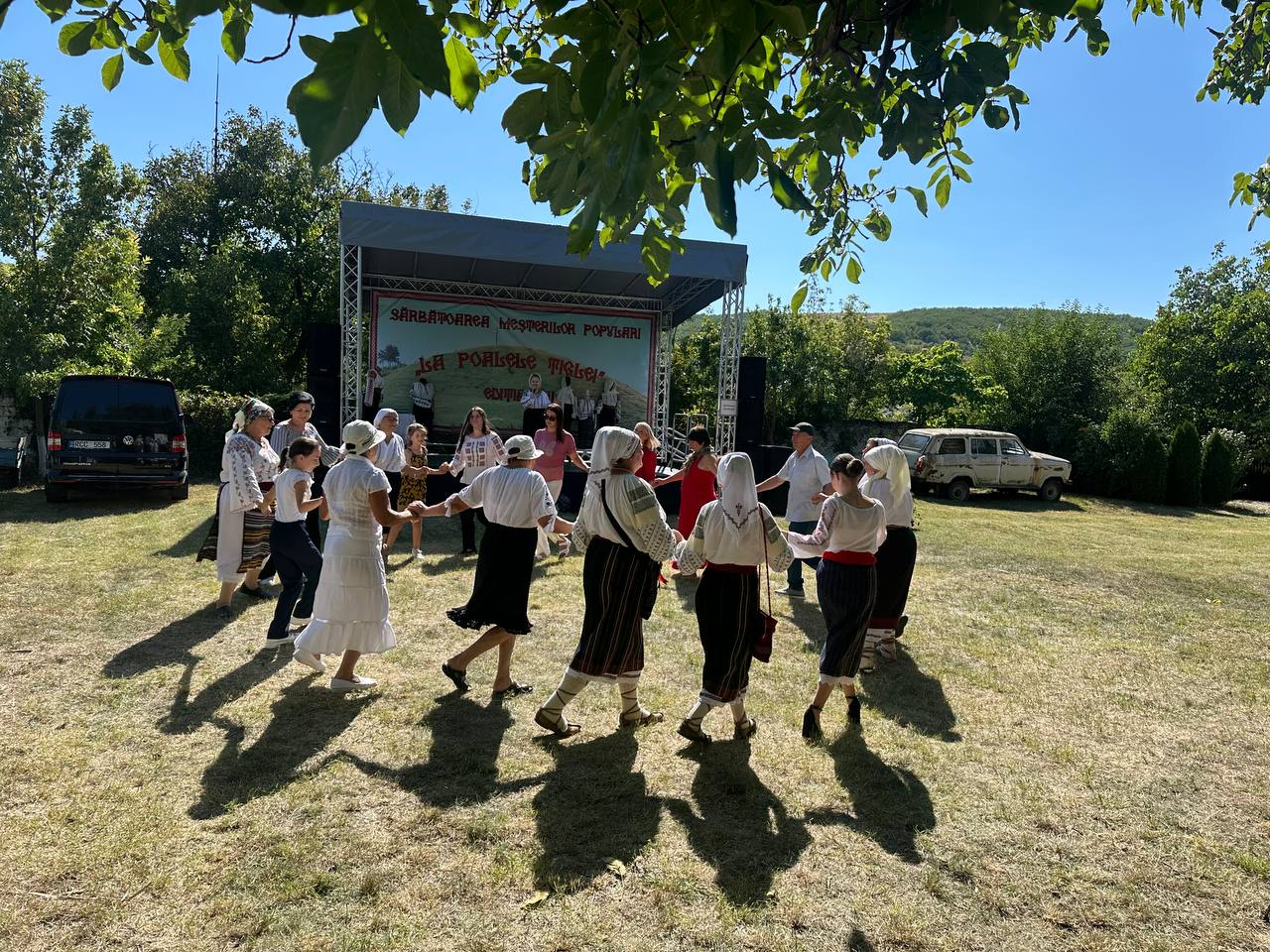 FOTO// Festivalul „La Poalele Țiglei” 2025. Văsieni a găzduit ediția a XVIII-a a Sărbătorii Meșterilor Populari de Adormirea Maicii Domnului