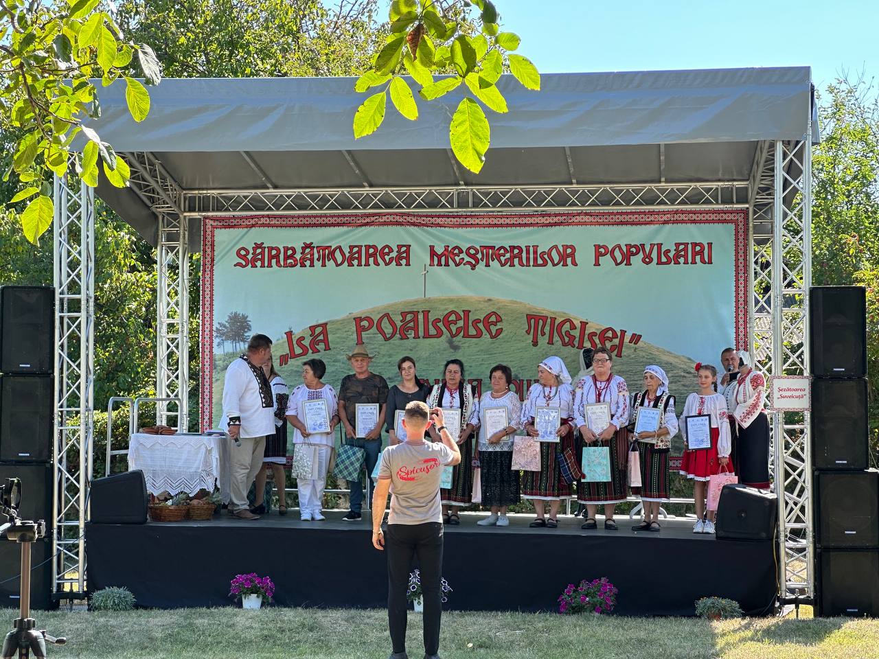 FOTO// Festivalul „La Poalele Țiglei” 2025. Văsieni a găzduit ediția a XVIII-a a Sărbătorii Meșterilor Populari de Adormirea Maicii Domnului