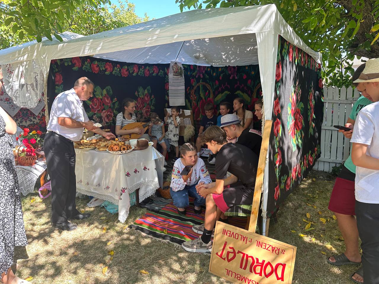 FOTO// Festivalul „La Poalele Țiglei” 2025. Văsieni a găzduit ediția a XVIII-a a Sărbătorii Meșterilor Populari de Adormirea Maicii Domnului