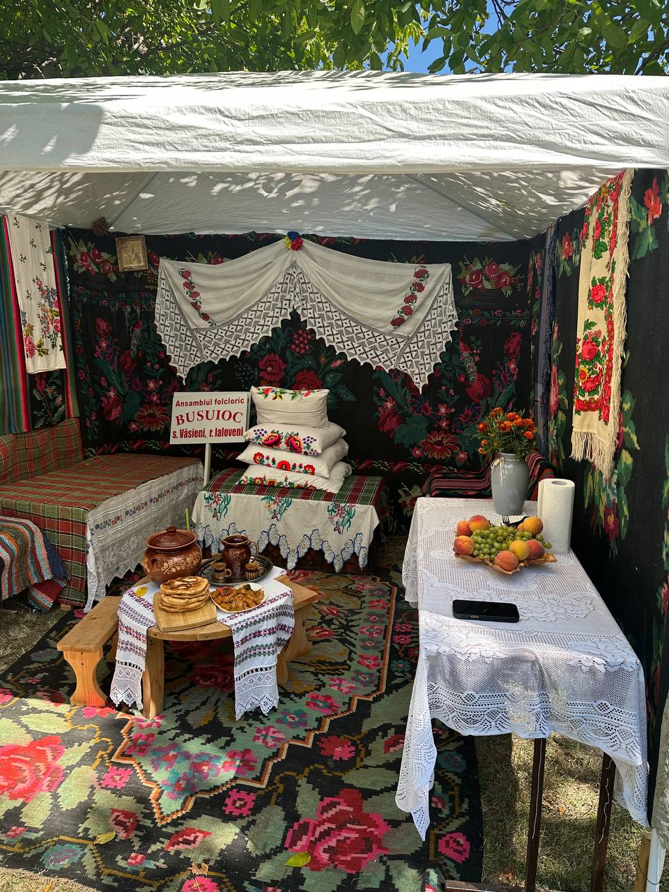 FOTO// Festivalul „La Poalele Țiglei” 2025. Văsieni a găzduit ediția a XVIII-a a Sărbătorii Meșterilor Populari de Adormirea Maicii Domnului