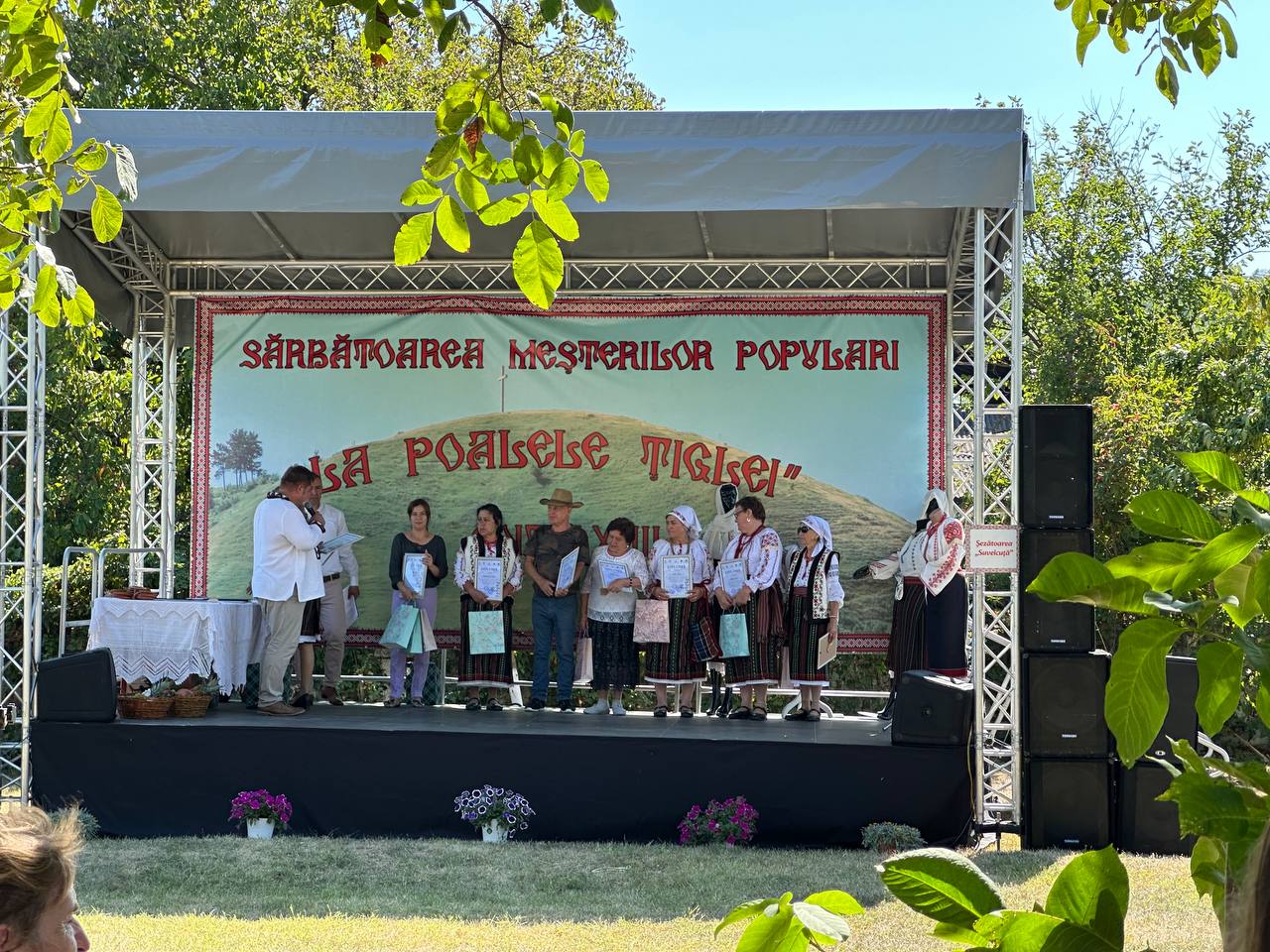 FOTO// Festivalul „La Poalele Țiglei” 2025. Văsieni a găzduit ediția a XVIII-a a Sărbătorii Meșterilor Populari de Adormirea Maicii Domnului