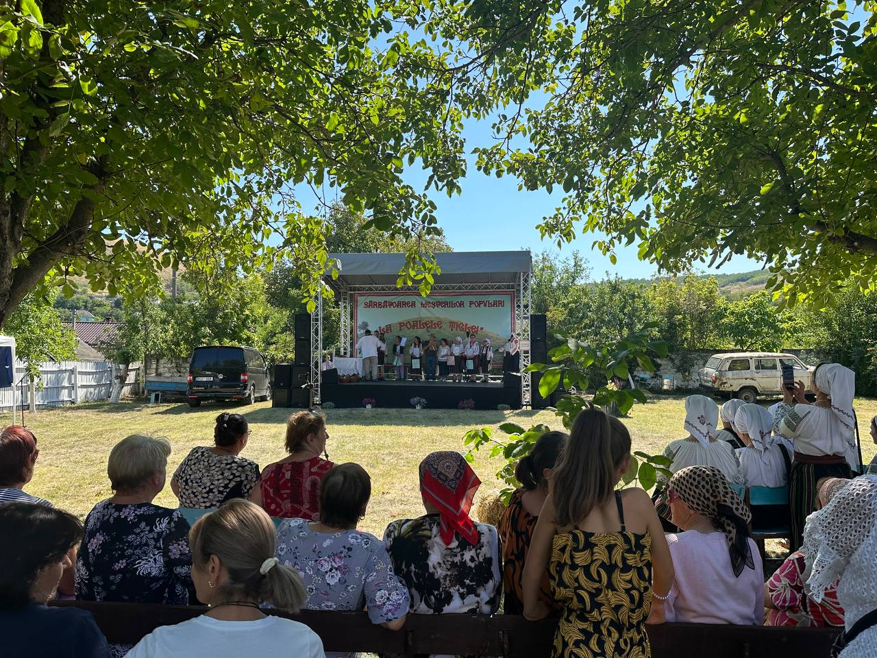 FOTO// Festivalul „La Poalele Țiglei” 2025. Văsieni a găzduit ediția a XVIII-a a Sărbătorii Meșterilor Populari de Adormirea Maicii Domnului