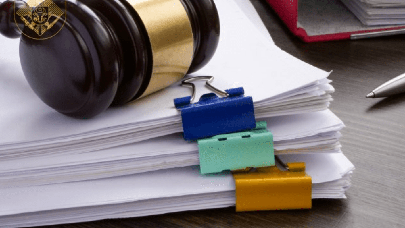 Patru persoane, învinuite de sustragerea acțiunilor unei bănci comerciale – condamnate penal
