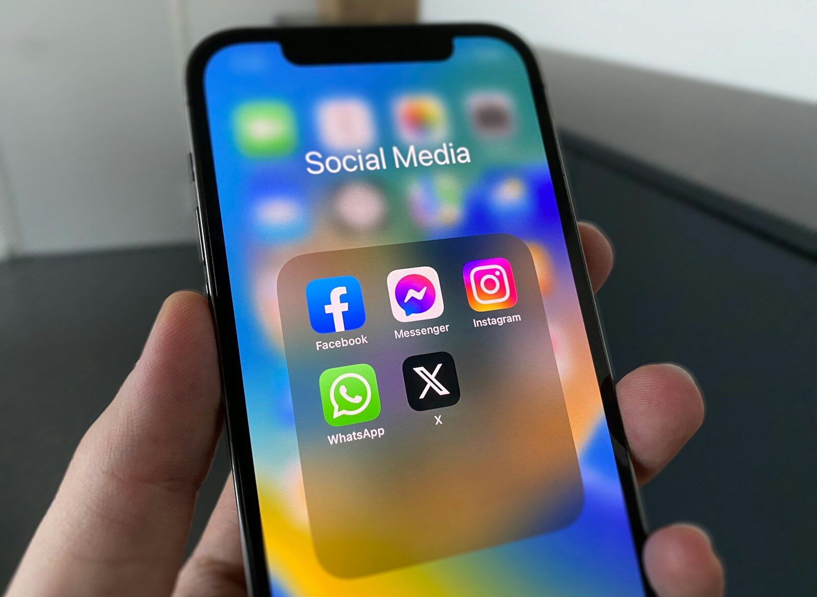 Guvernul italian vrea să interzică tinerilor sub 15 ani accesul la rețelele de socializare