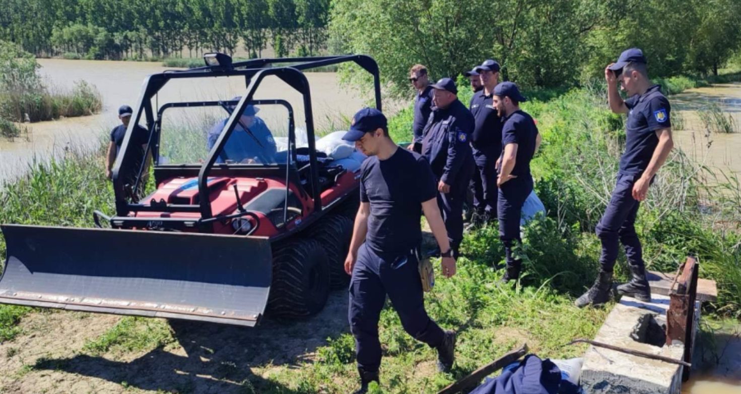 Inspectoratul General pentru Situații de Urgență continuă să intervină în zonele cu risc de inundații în urma precipitațiilor