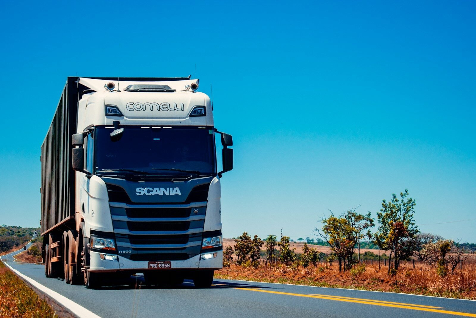 Lege nouă pentru transportatori: Șoferii nu sunt obligaţi să descarce sau să încarce marfa