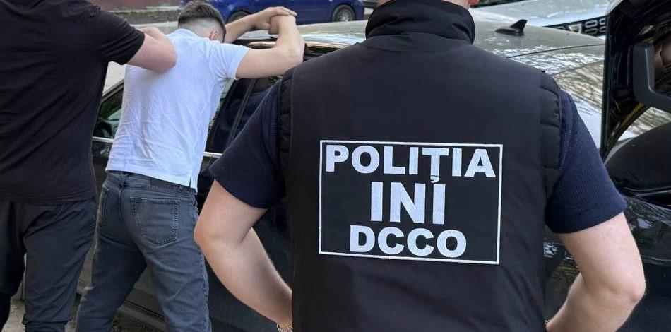 Bancnote euro false puse în circulație la Chișinău. Doi suspecți, reținuți de INI și PCCOCS