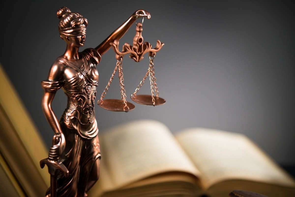 Patru persoane din cadrul unui grup criminal afiliat organizației criminale „Kitaeț”, trimise în judecată pentru șantaj